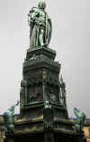 statue2.JPG (140692 bytes)